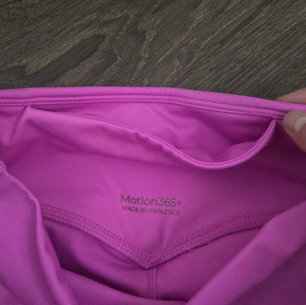 Fabletics Workout Set - Picture 4 of 6